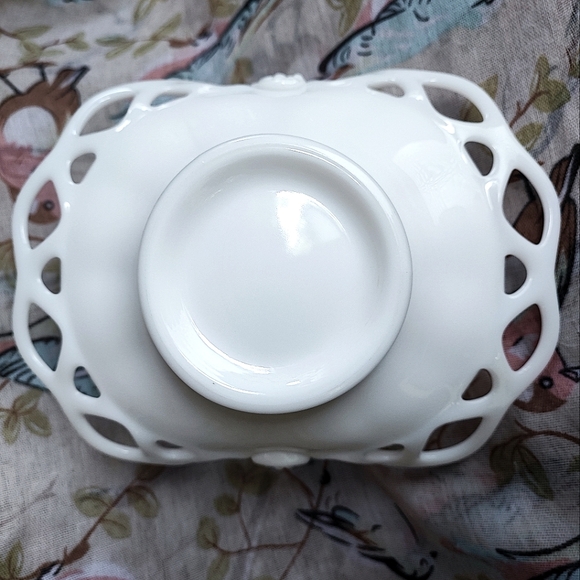 Fenton? Vintage Lattice Low Shallow Small Handled Easter Basket White Milk Glass - Picture 4 of 9